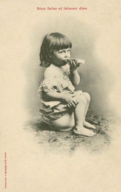 パンのスライスを食べる子 作： French Photographer
